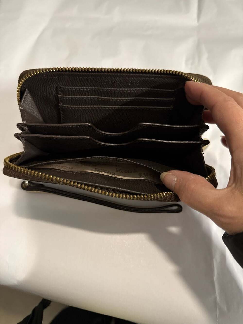 Michael Kors wallets for women - Picture 9 of 11